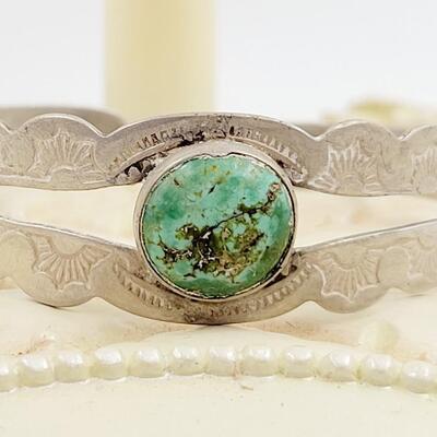 NATIVE AMERICAN IH COIN SILVER STONE CENTER BRACELET