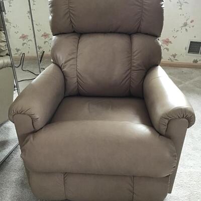 B6 - Lazy Boy Leather Electric Recliner