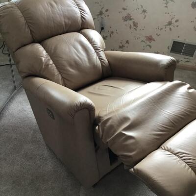 B6 - Lazy Boy Leather Electric Recliner