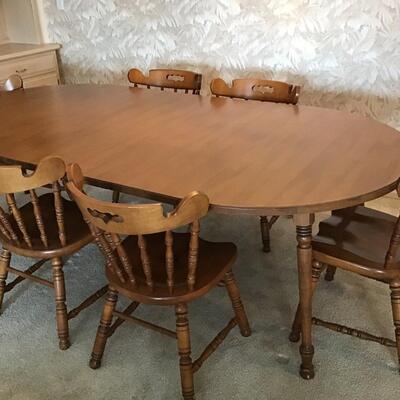 K25 - Tell City Table w/6 Chairs (4 leaves)
