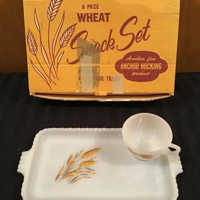 22 - 8 pc Anchor Hocking Snack Set - Wheat