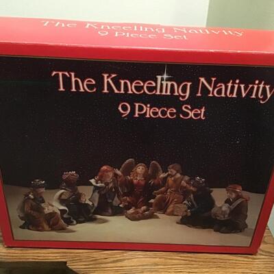 30 - Kneeling Nativity Set