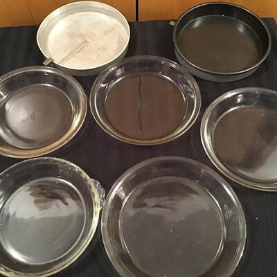 69 - 5 Pyrex glass pie dishes & 2 round cake pans