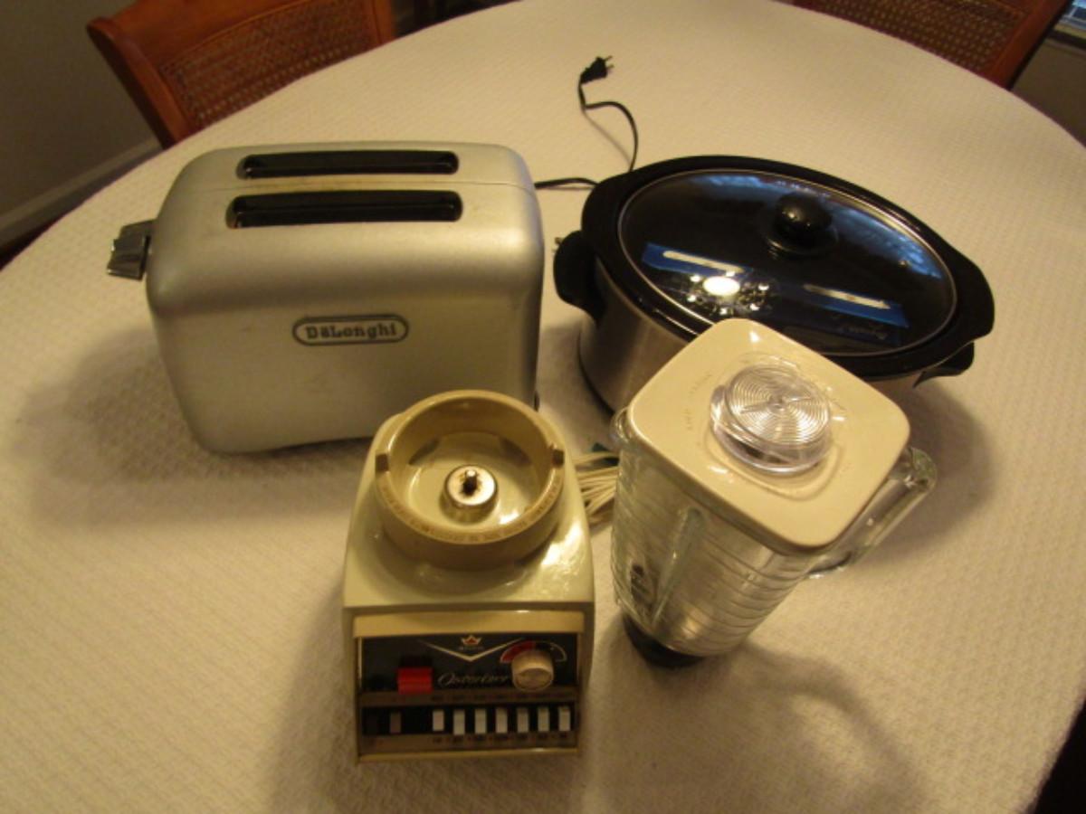 Group of Small AppliancesDelonghi 2 Slice Toaster, Crock Pot, and