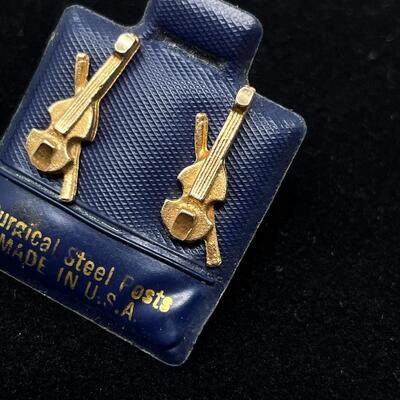 GOLD TONED VIOLIN STUD EARRINGS