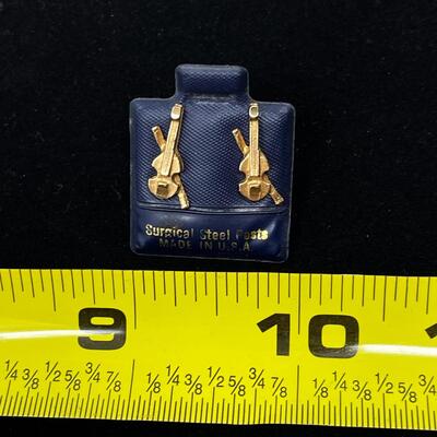 GOLD TONED VIOLIN STUD EARRINGS