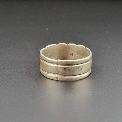 STERLING SILVER & GOLD TONED STAMPED RING - MARKED â€œDLâ€