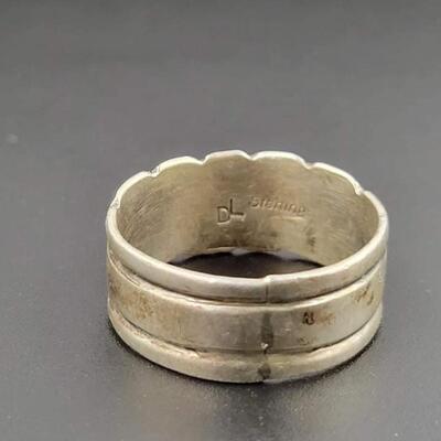 STERLING SILVER & GOLD TONED STAMPED RING - MARKED â€œDLâ€