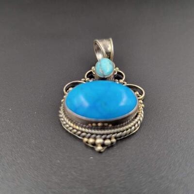 925 STERLING SILVER ORNATE PENDANT W/ BLUE STONE