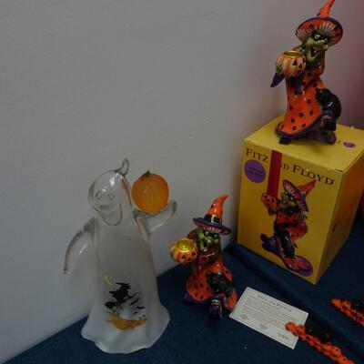 LOT 541. HALLOWEEN DECOR AND COSTUMES