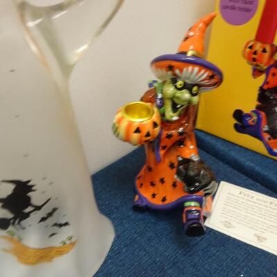 LOT 541. HALLOWEEN DECOR AND COSTUMES