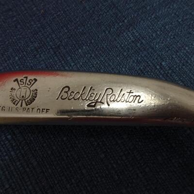 LOT 546. VINTAGE GOLF CLUBS AND BAG