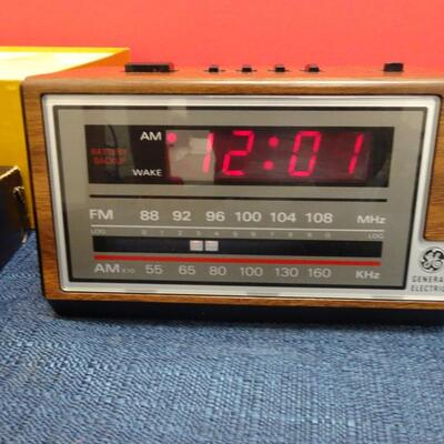LOT 547. VINTAGE GLASSWARE AND TWO VINTAGE ALARM CLOCKS