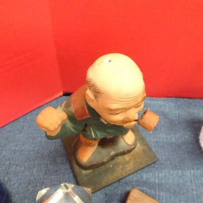 LOT 551. HOME DECOR
