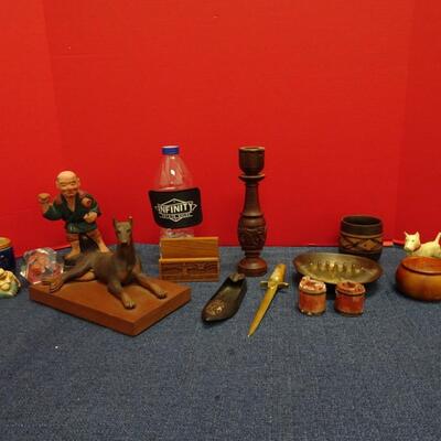 LOT 551. HOME DECOR