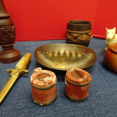 LOT 551. HOME DECOR