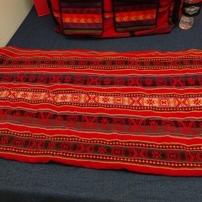 LOT 554. TABLE CLOTH AND DUFFLE BAG