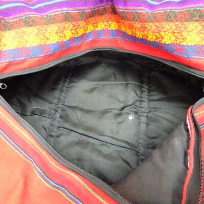 LOT 554. TABLE CLOTH AND DUFFLE BAG