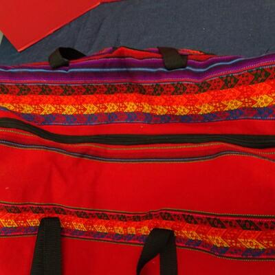 LOT 554. TABLE CLOTH AND DUFFLE BAG
