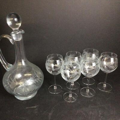 760 Glass Etched Decanter with matching 6 Wine Glasses