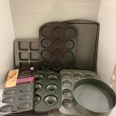 785 Lot of Baking Pans