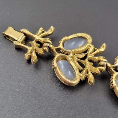 ORNATE GOLD TONED ACORN BRACELET - VINTAGE?