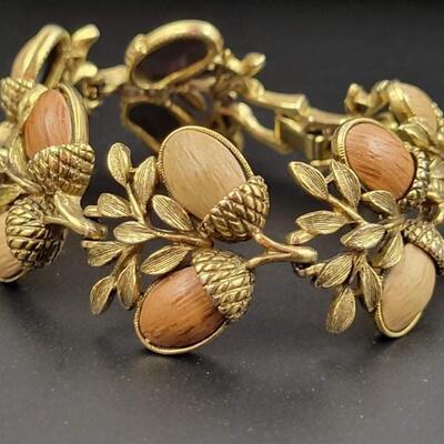 ORNATE GOLD TONED ACORN BRACELET - VINTAGE?