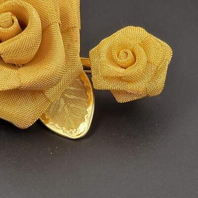 GOLD TONED METAL MESH ROSE BROOCH