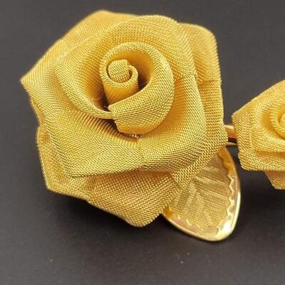 GOLD TONED METAL MESH ROSE BROOCH