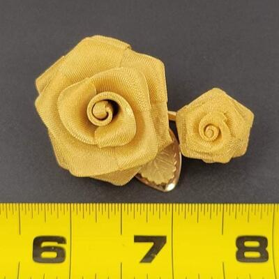 GOLD TONED METAL MESH ROSE BROOCH