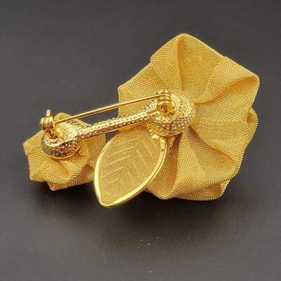 GOLD TONED METAL MESH ROSE BROOCH