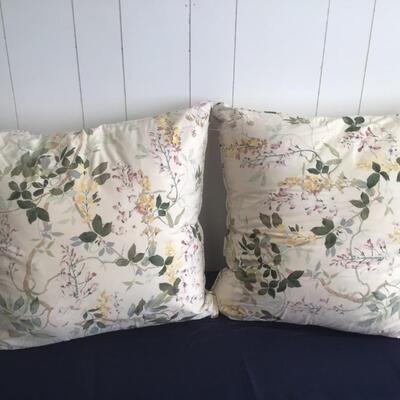 840 Set of 2 Floral Down Pillows
