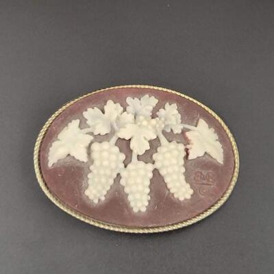 VINTAGE INCOLAY STONE GRAPE & VINE BROOCH - MARKED â€œEMBâ€?