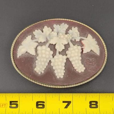 VINTAGE INCOLAY STONE GRAPE & VINE BROOCH - MARKED â€œEMBâ€?