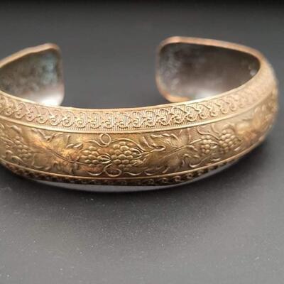 VINTAGE COPPER METAL CUFF BRACELET - GRAPES & VINES