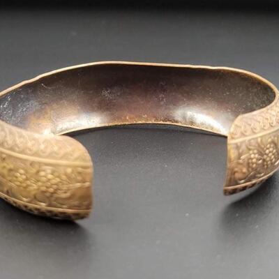 VINTAGE COPPER METAL CUFF BRACELET - GRAPES & VINES