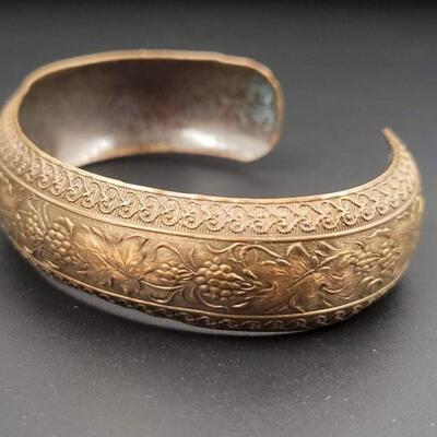 VINTAGE COPPER METAL CUFF BRACELET - GRAPES & VINES