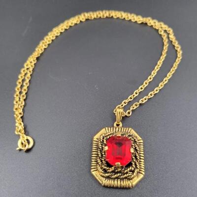 VINTAGE SARAH COVENTRY MAJORCA RED STONE NECKLACE W/ BOX