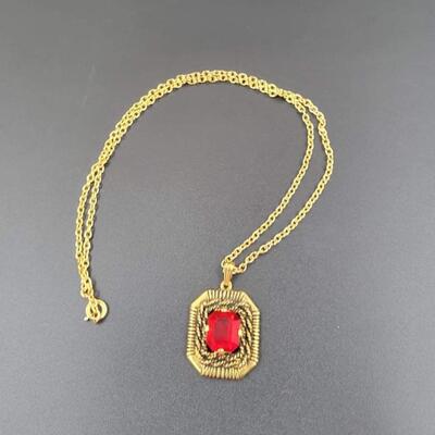VINTAGE SARAH COVENTRY MAJORCA RED STONE NECKLACE W/ BOX