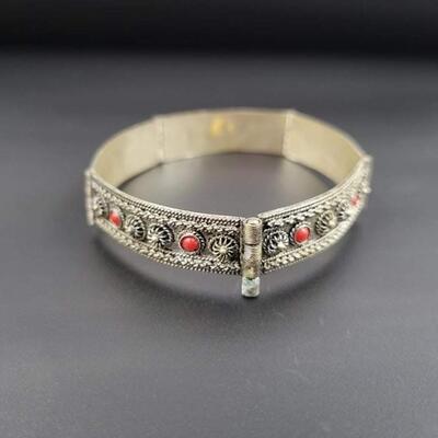 VINTAGE HANDMADE ORNATE SILVER PANEL BRACELET W/ TROMBONE CLASP
