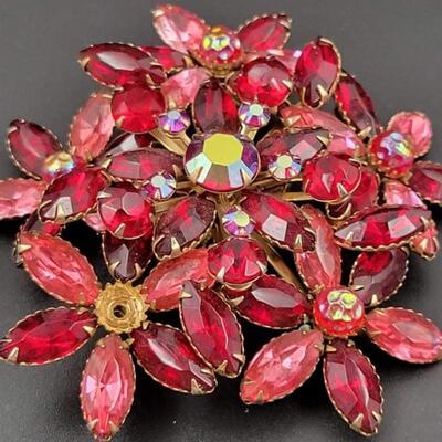 VINTAGE RED JEWELED FLORAL BROOCH