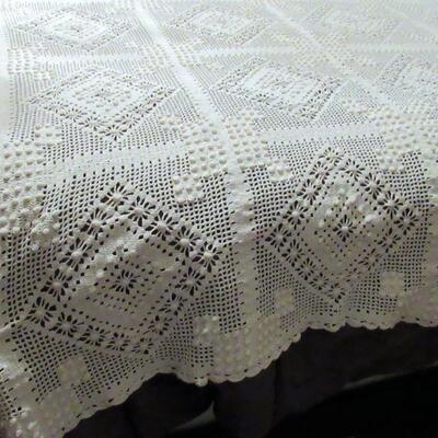 Beautiful Queen Size Vintage Fancy Hand Crocheted Bed Spread About 72" x 96", Read Description