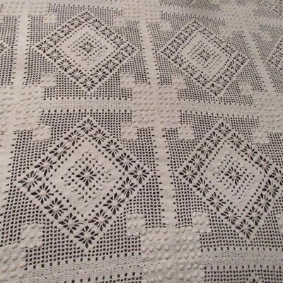 Beautiful Queen Size Vintage Fancy Hand Crocheted Bed Spread About 72" x 96", Read Description