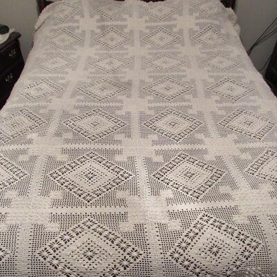 Beautiful Queen Size Vintage Fancy Hand Crocheted Bed Spread About 72" x 96", Read Description
