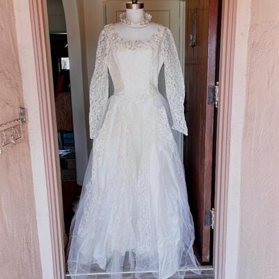 Lot 62 1950s Wedding Dress Satin with Lace & Tulle Overlay Size 12