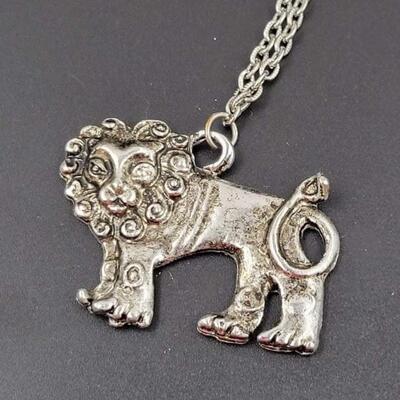 VINTAGE ITALY SILVER METAL LION PENDANT NECKLACE