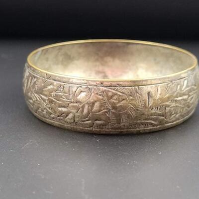 CARVED FLORAL METAL BANGLE