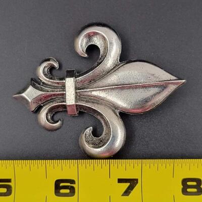 EXPRESS SILVER METAL FLEUR-DE-LIS BROOCH