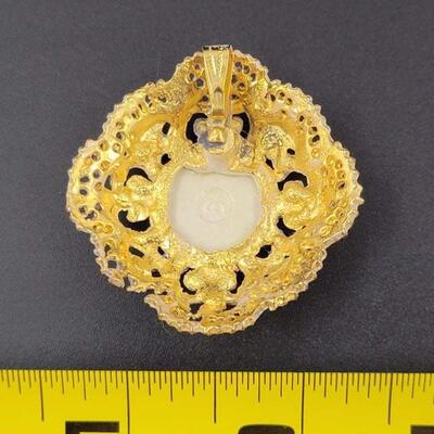 WHITE & GOLD METAL BROOCH W/ CERAMIC CARDINAL CENTER