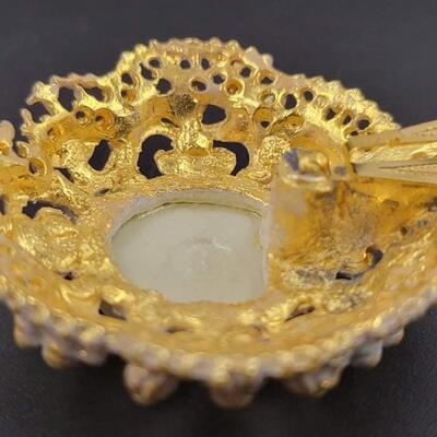 WHITE & GOLD METAL BROOCH W/ CERAMIC CARDINAL CENTER